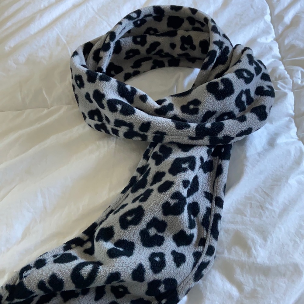 Crazy 8 soft fleece scarf